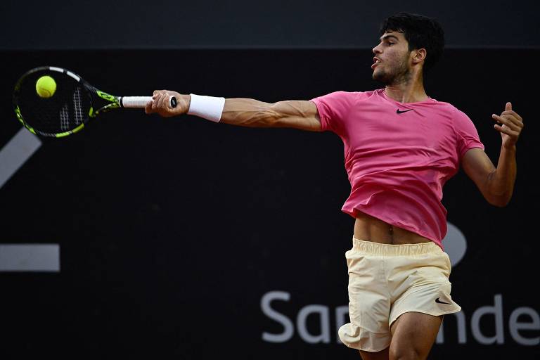 O espanhol Carlos Alcaraz durante a final do Rio Open