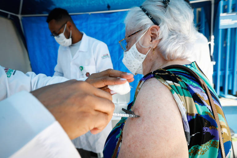 Brasil aplica mais de 1 milhão de doses da vacina bivalente na primeira semana