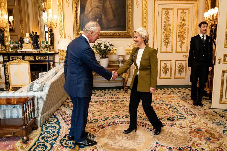 Rei Charles 3º recebe Ursula von der Leyen, presidente da Comissão Europeia, no castelo de Windsor nesta segunda-feira (27)