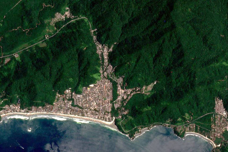 foto de satélite mostra praia de Juquehy antes da chuva