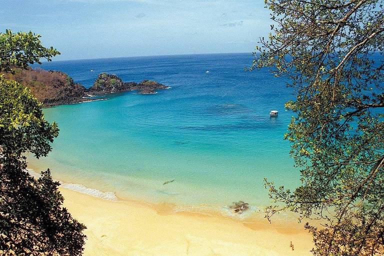 Praia do Sancho, em Noronha, é eleita a melhor do mundo; veja lista