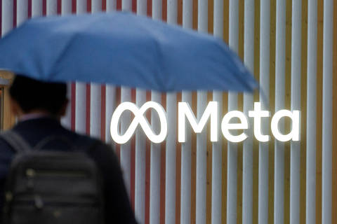 FILE PHOTO: The logo of Meta Platforms is seen in Davos, Switzerland, May 22, 2022. Picture taken May 22, 2022.   REUTERS/Arnd Wiegmann/File Photo ORG XMIT: FW1