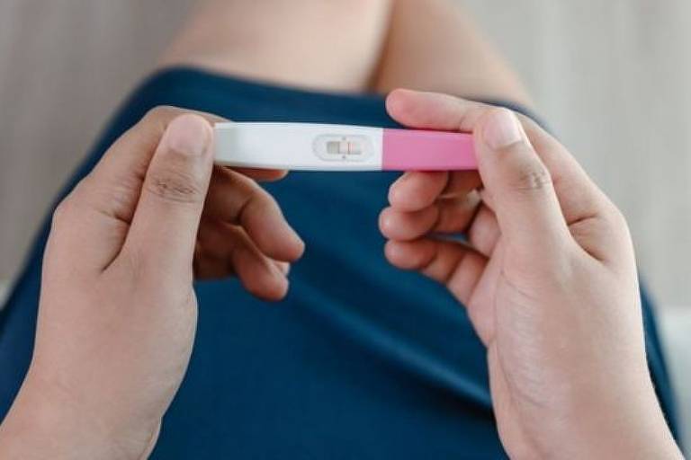 Por que mulheres não deveriam esperam 3 meses para anunciar gravidez, segundo especialistas