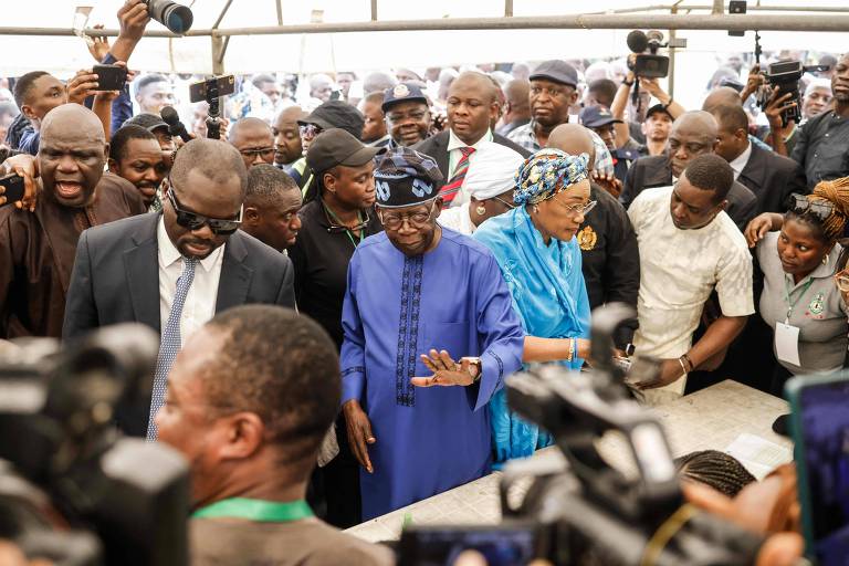 Governista se aproxima de vitória na Nigéria; oposição se une para anular eleição