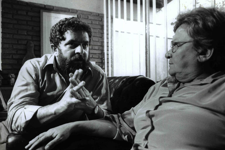 Lula e Luiza Erundina conversam durante encontro em 1988, ano em que ela foi eleita prefeita de São Paulo