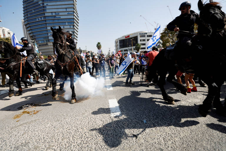 Protestos contra reforma judicial em Israel têm escalada de confrontos entre polícia e manifestantes