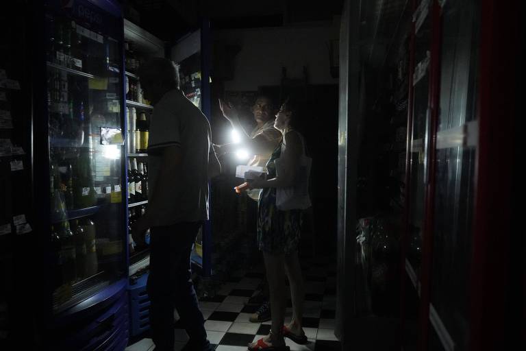 Apagão na Argentina deixou 40% da população do país sem energia elétrica; na foto, bairro de Caballito, em Buenos Aires, nesta quarta (1º)