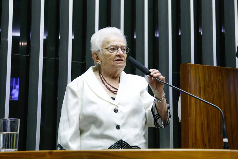 Leitora afirma que Erundina sempre foi um exemplo na política brasileira