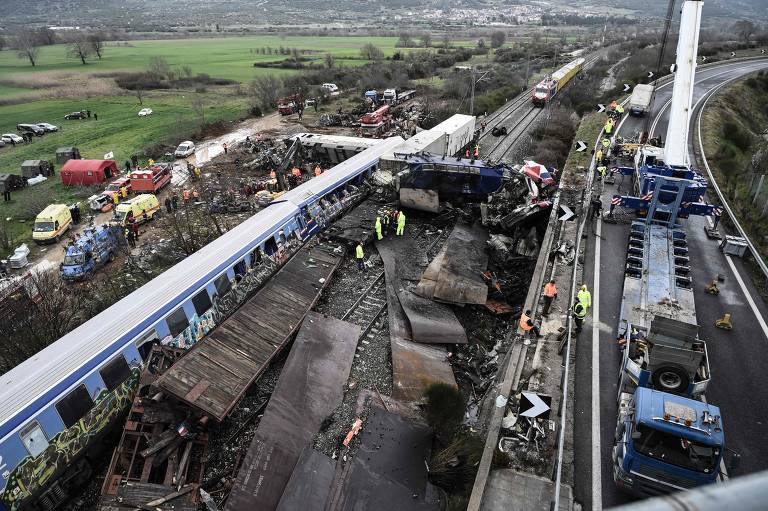 Acidente de trem na Grécia deixa mais de 50 mortos e motiva protestos e greve de ferroviários