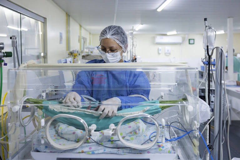 Fisioterapeuta cuida de bebê yanomami em hospital de Boa Vista (RR) 