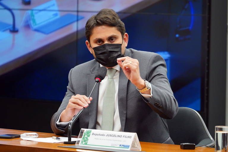 Além disso, em seu mandato parlamentar, Juscelino Filho (União Brasil-MA) votou a favor da PEC que estabelece o teto de gastos como âncora fiscal, e foi contrário ao processo em que se pedia abertura de investigação do então presidente Michel Temer (MDB)