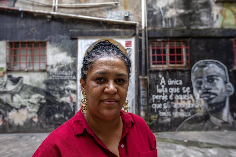Retrato de Ivaneti de Araújo, coordenadora da Ocupação Mauá, no centro de São Paulo