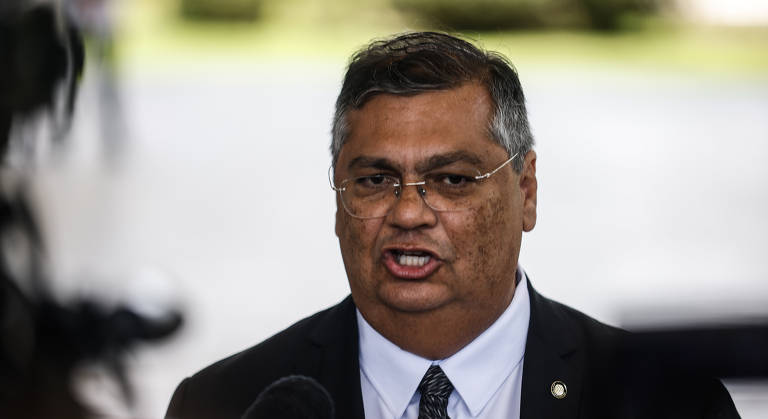 O ministro da Justiça e Segurança Pública de Lula, Flávio Dino, disse que vai solicitar à Polícia Federal que apure o caso. Já a Receita Federal disse em nota que os fatos foram informados ao Ministério Público Federal e que está à disposição para prosseguir nas investigações
