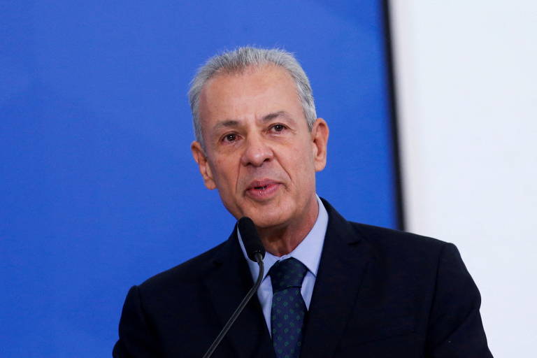 Segundo o ex-ministro Bento Albuquerque disse à Folha, seriam presentes do governo da Arábia Saudita a Jair Bolsonaro e à ex-primeira-dama Michelle Bolsonaro e que iriam compor o acervo histórico da Presidência.