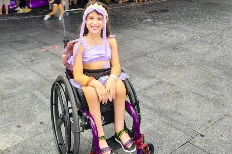 Atriz cadeirante de 7 anos será filha de Carol Castro em nova novela da Globo