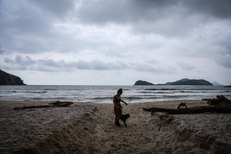 Movimento na praia da Barra do Sahy