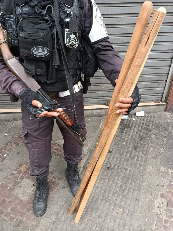 Polícia do Rio de Janeiro divulgou imagens de artefatos apreendidos durante a briga entre torcedores do Flamengo e do Vasco neste domingo, no Rio de Janeiro