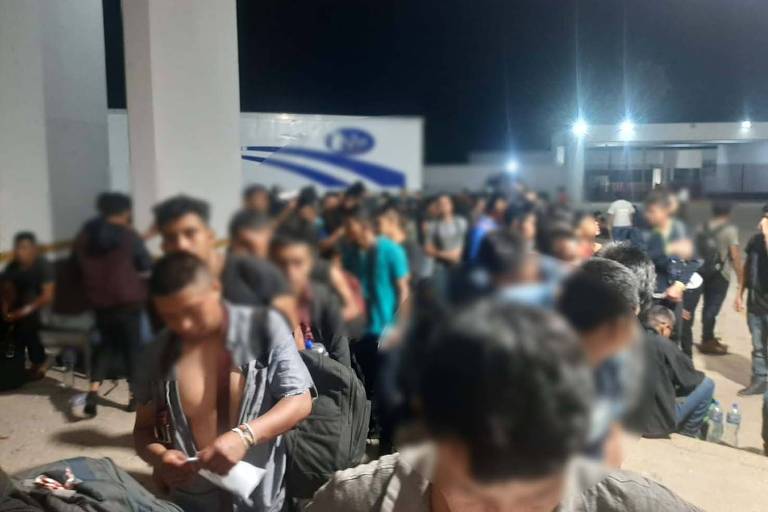 México encontra cem menores desacompanhados em caminhão abandonado com migrantes