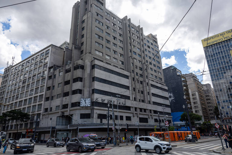 O edifício João Brícola ficou desocupado desde que a Casas Bahia saiu do lugar (Foto Reprodução/Internet)