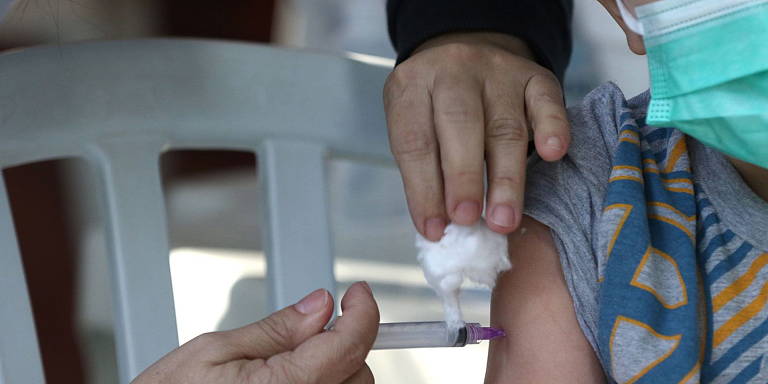 A Prefeitura de São Paulo iniciou no dia 20 de julho de 2022 a vacinação de crianças de 3 e 4 anos com comorbidades ou deficiência e indígenas contra a Covid-19; o imunizante foi a Coronavac