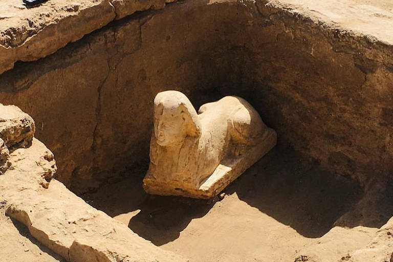 A esfinge encontrada perto do templo de Dendera, no Egito, que teria o rosto de um imperador romano, ainda desconhecido