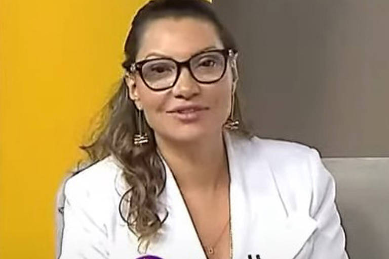Janja faz live retransmitida por TV Brasil e prevê agenda própria em viagens