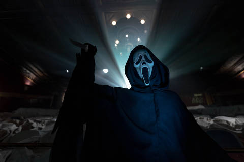 O personagem Ghostface em cena do filme 'Pânico 6', de Matt Bettinelli-Olpin e Tyler Gillett