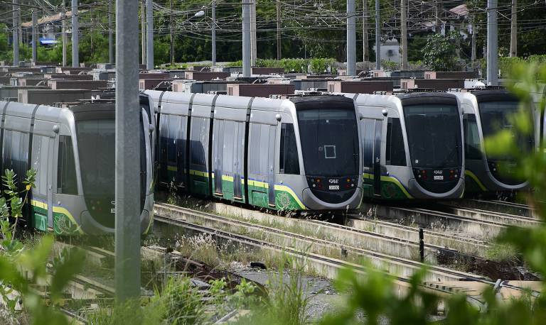 Vagões e trens abandonados do VLT de Cuiabá