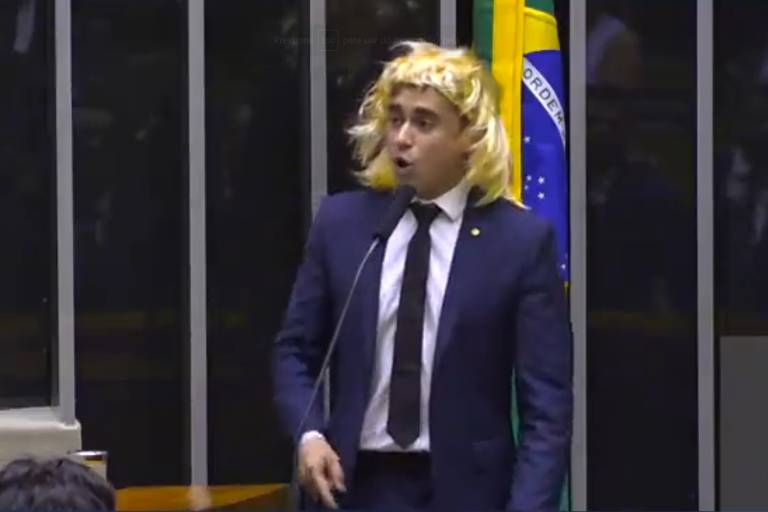 Deputados pedem a cassação de Nikolas Ferreira por discurso transfóbico com peruca