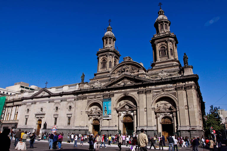 Catedral Metropolitana que fica na Plaza de Armas, região central de Santiago