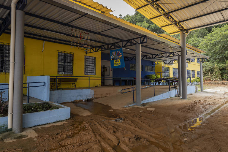 Escolas atingidas por deslizamentos em São Sebastião (SP) seguem sem aulas