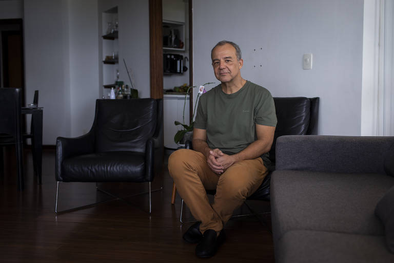 O ex-governador do Rio de Janeiro, Sérgio Cabral, em seu apartamento no bairro de Copacabana, na zona sul do Rio.