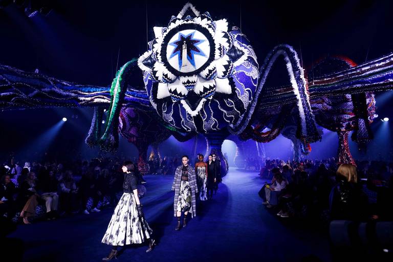 Veja imagens do desfile da Dior na Semana de Moda de Paris