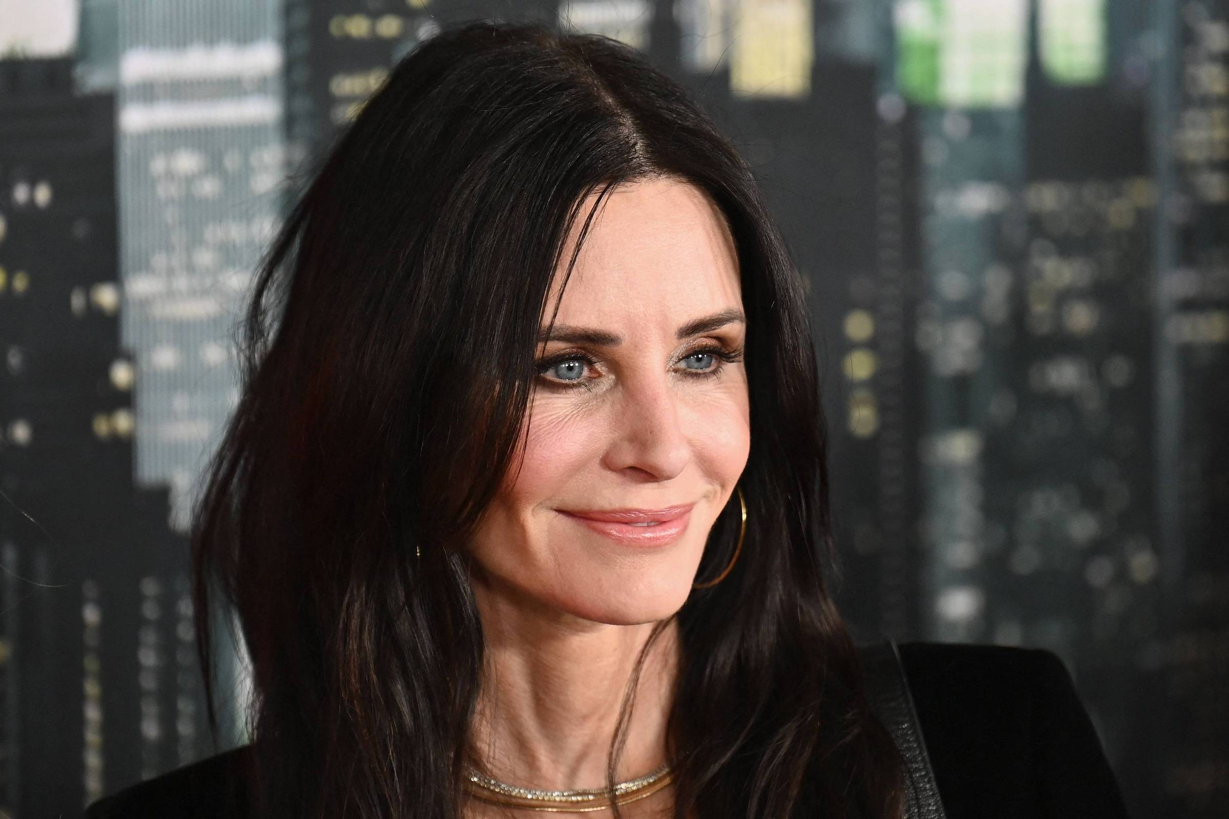 Courteney Cox fala que exagerou em preenchimentos faciais - 10/03/2023 -  Celebridades - F5