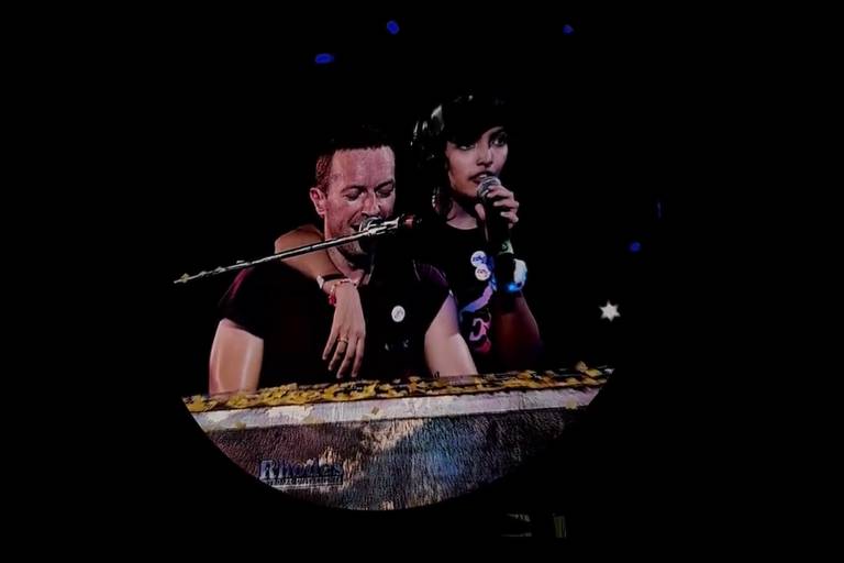 Coldplay: quem é a fã que cantou 'Let Somebody Go' com Chris Martin em São Paulo