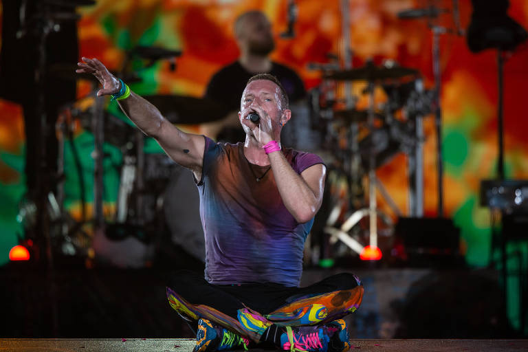 Vocalista do Colplay, Chris Martin, canta durante show realizado em São Paulo em 10 de março de 2023