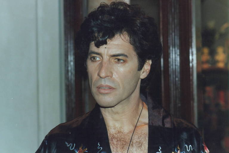 O ator Paulo Betti caracterizado como Joãozinho de Dagmar