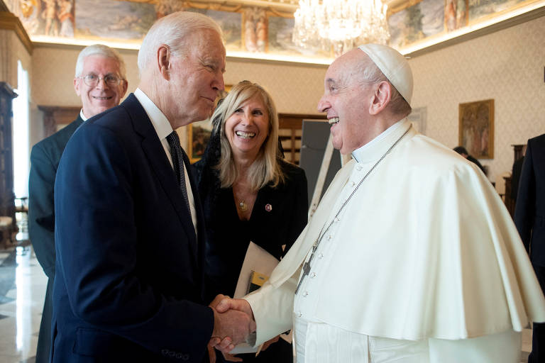 O bispo do Texas diz que o apoio de Francisco às uniões civis é