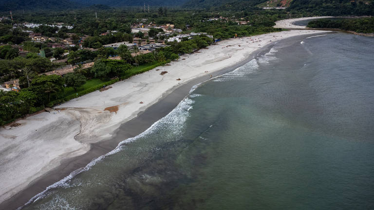 Esvaziadas, praias de São Sebastião exibem cicatrizes das chuvas trágicas