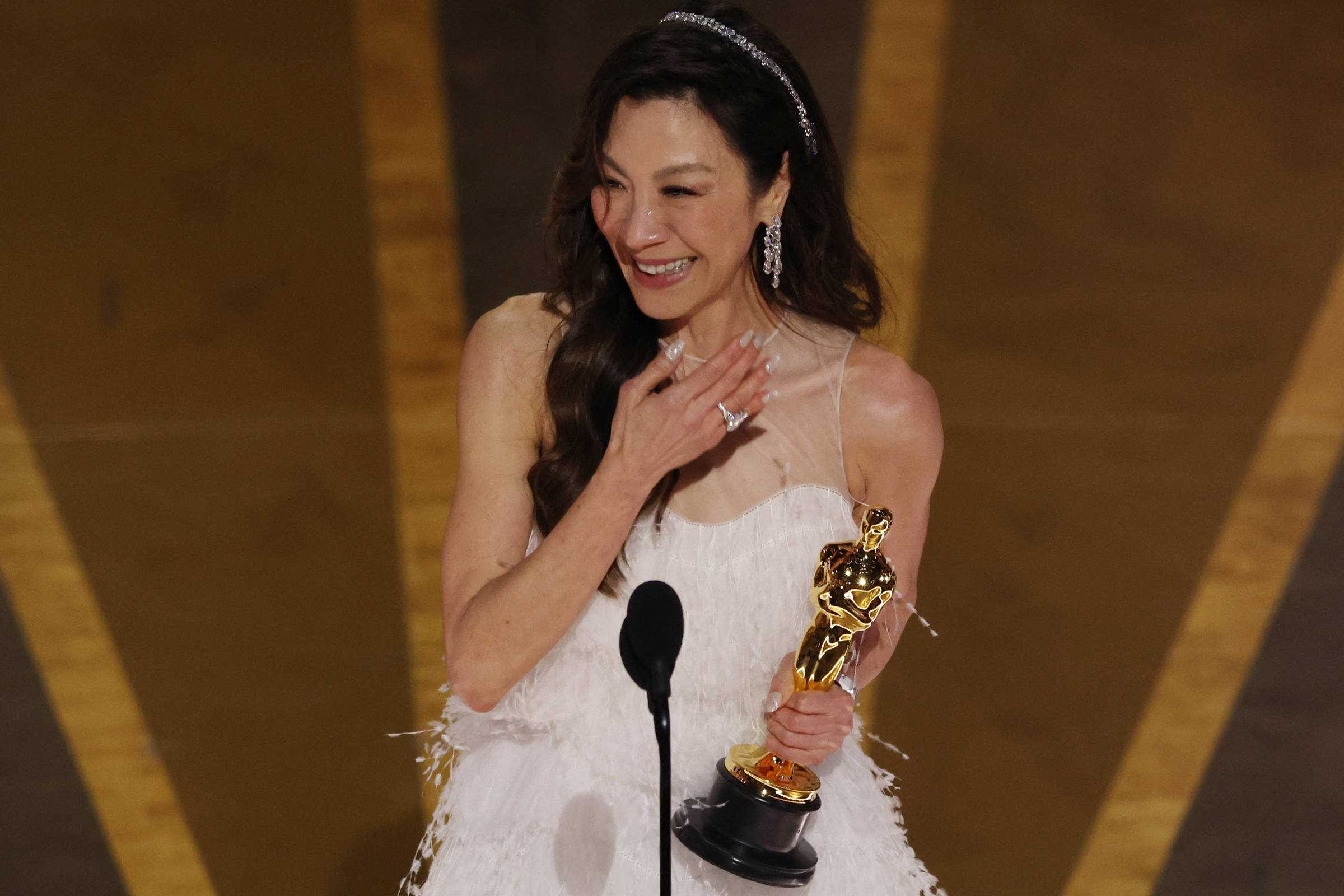 Oscar 2023: Michelle Yeoh causa controvérsias étnicas - 13/03/2023