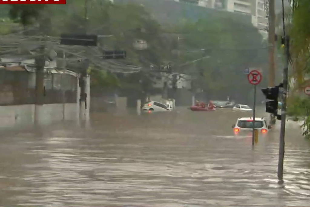 Treze morrem após desabamento por temporal na Argentina