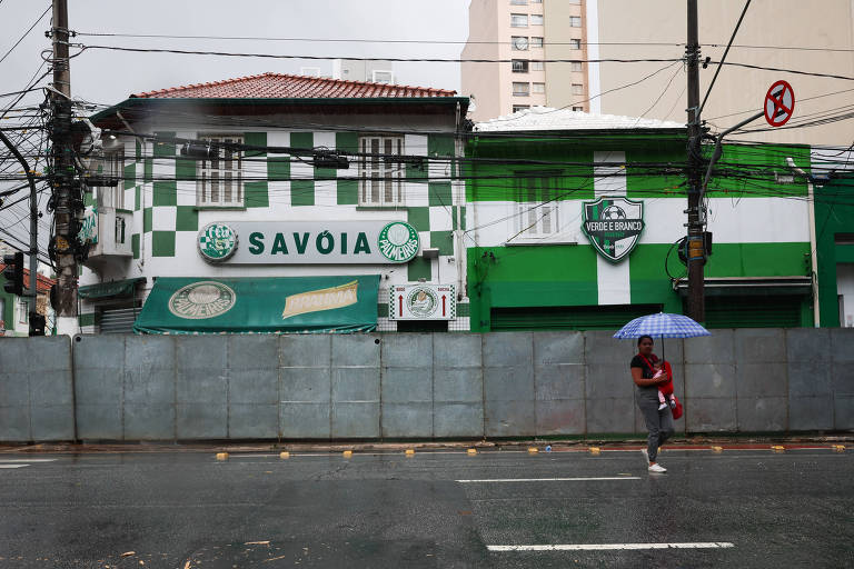 Bares e sedes de torcidas do Palmeiras são fechados com tapumes em jogo do São Paulo