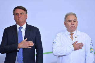 Bolsonaro no Palácio do Planalto, ao lado de Queiroga