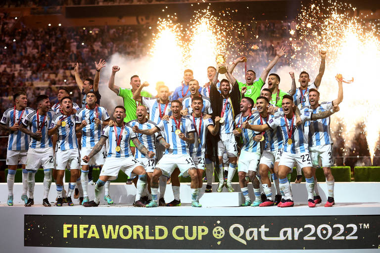 Jogadores da Argentina comemoram a conquista da Copa do Mundo de 2022, no Qatar