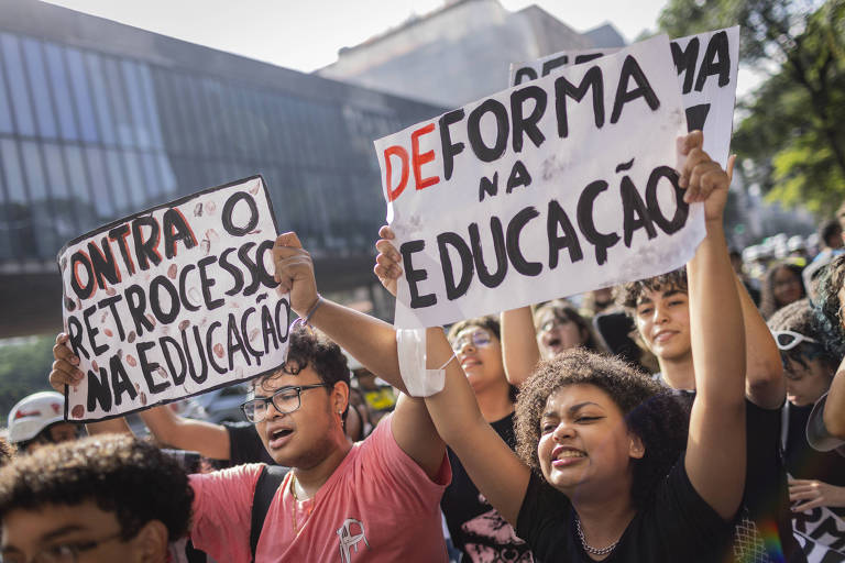 Estudantes fazem protestos no Masp pedindo a revogação do Novo Ensino Médio