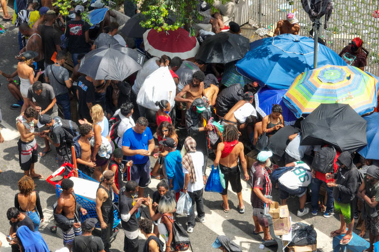 6h às 12h - fluxo ocupa a rua dos Gusmões no quarteirão entre a alameda Barão de Limeira e a rua Conselheiro Nébias
