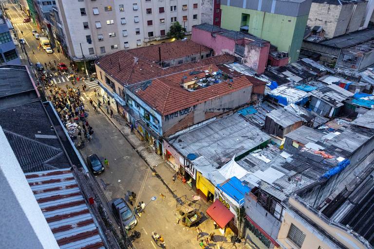 Rua dos Gusmões ainda vazia no fim da tarde; ponto é ocupado por usuários de drogas durante a madrugada