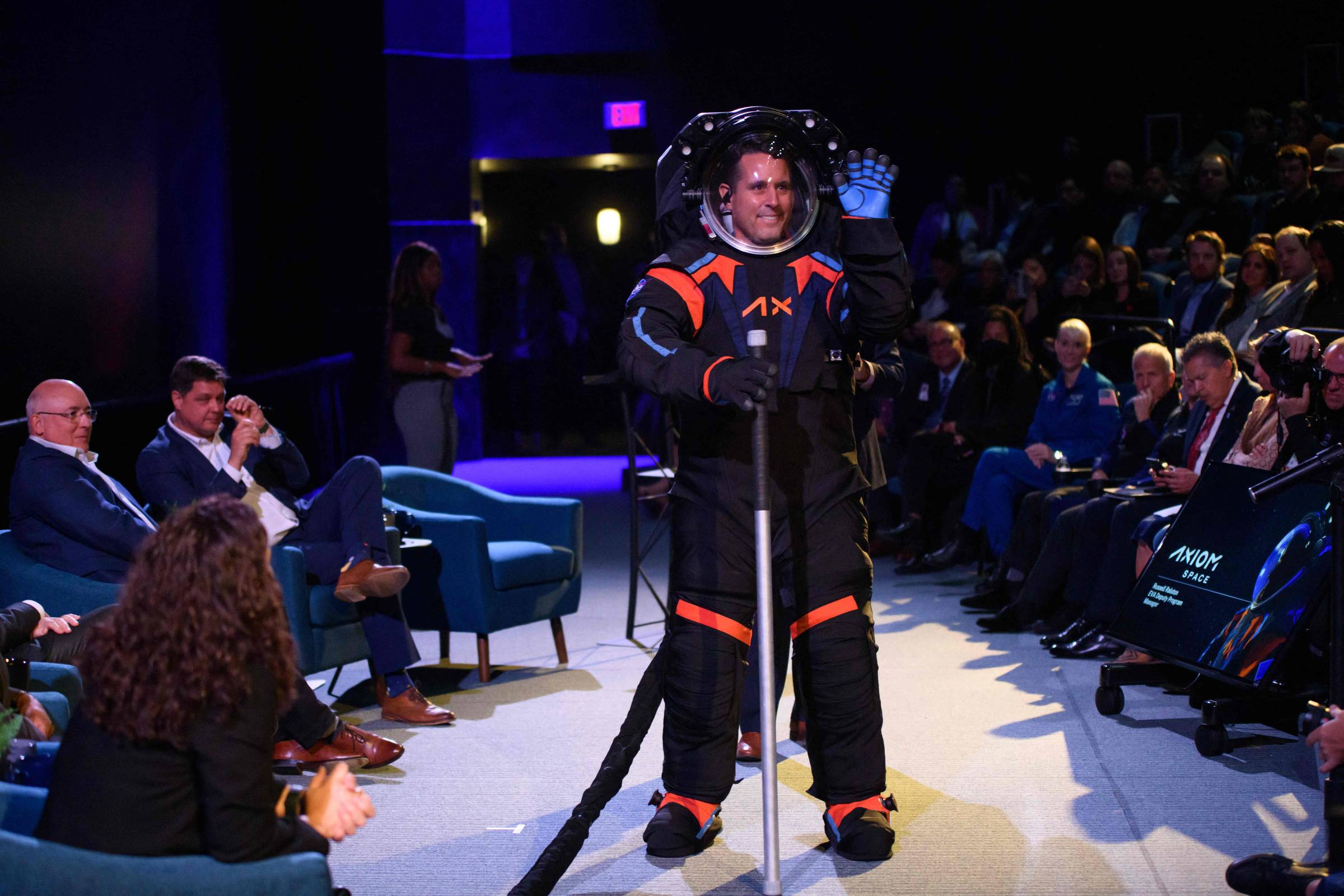 Prada wird Mode für Astronauten entwerfen, die zum Mond fliegen – 15.10.2023 – Fotograf