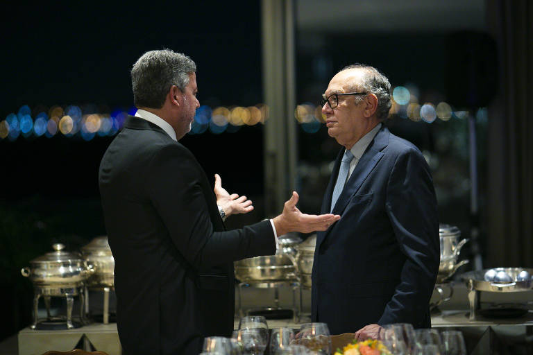 O presidente da Câmara dos Deputados, Arthur Lira (PP-AL), e o ministro Gilmar Mendes, do STF, durante jantar promovido pelo grupo Esfera Brasil, em Brasília