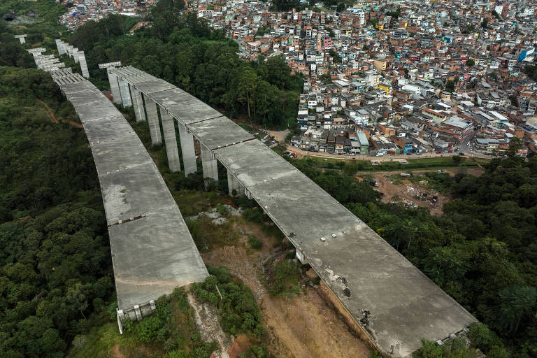 Obras inacabadas do trecho norte do Rodoanel próximas ao Jardim Damasceno, em São Paulo
